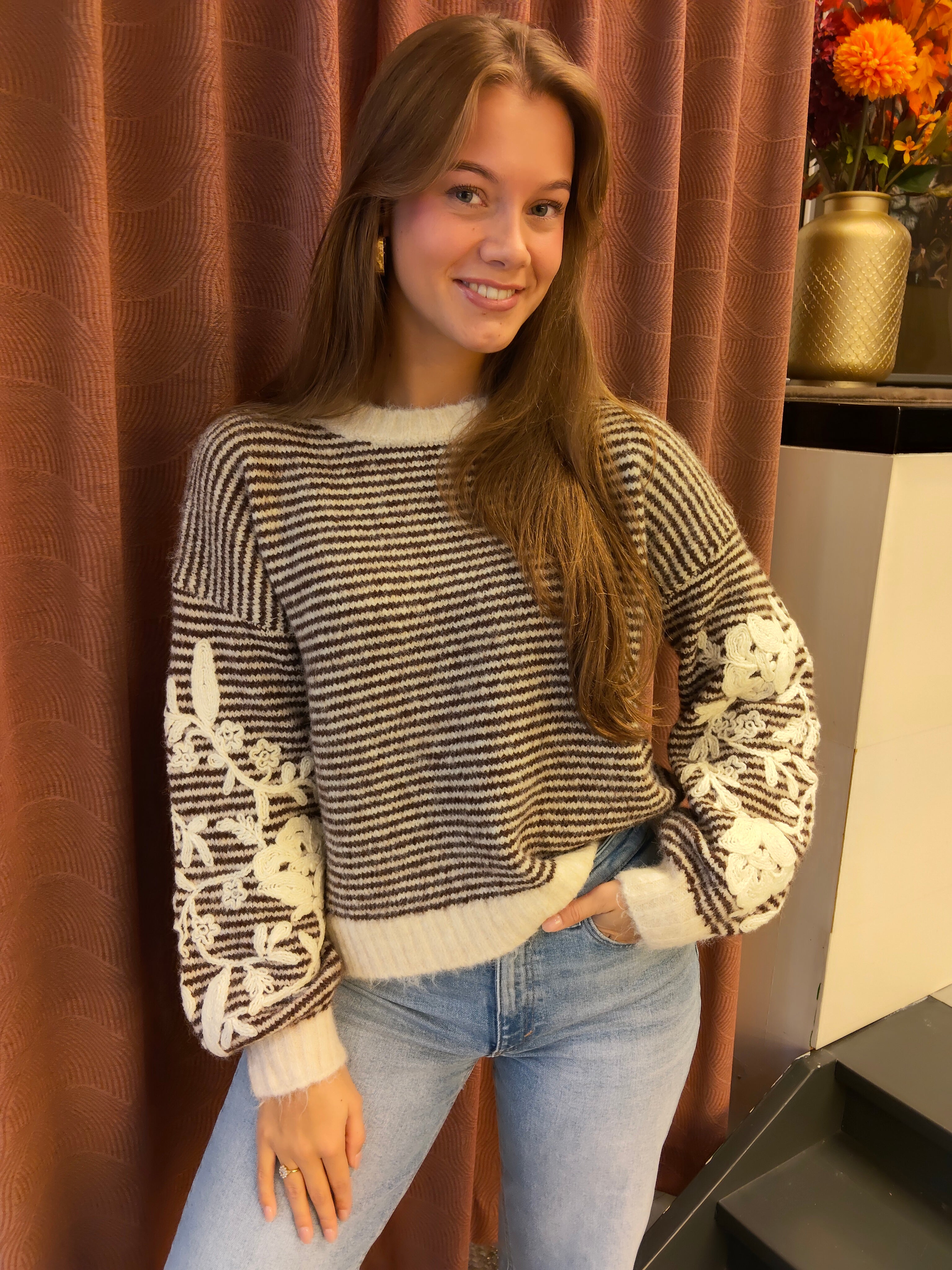 Trui streep geborduurd